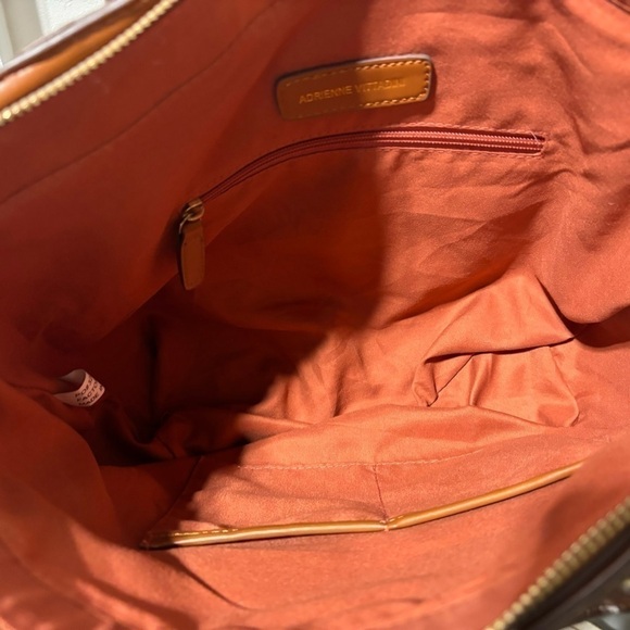 ❤️Adrienne Vittadini Signature Satchel - Picture 7 of 7